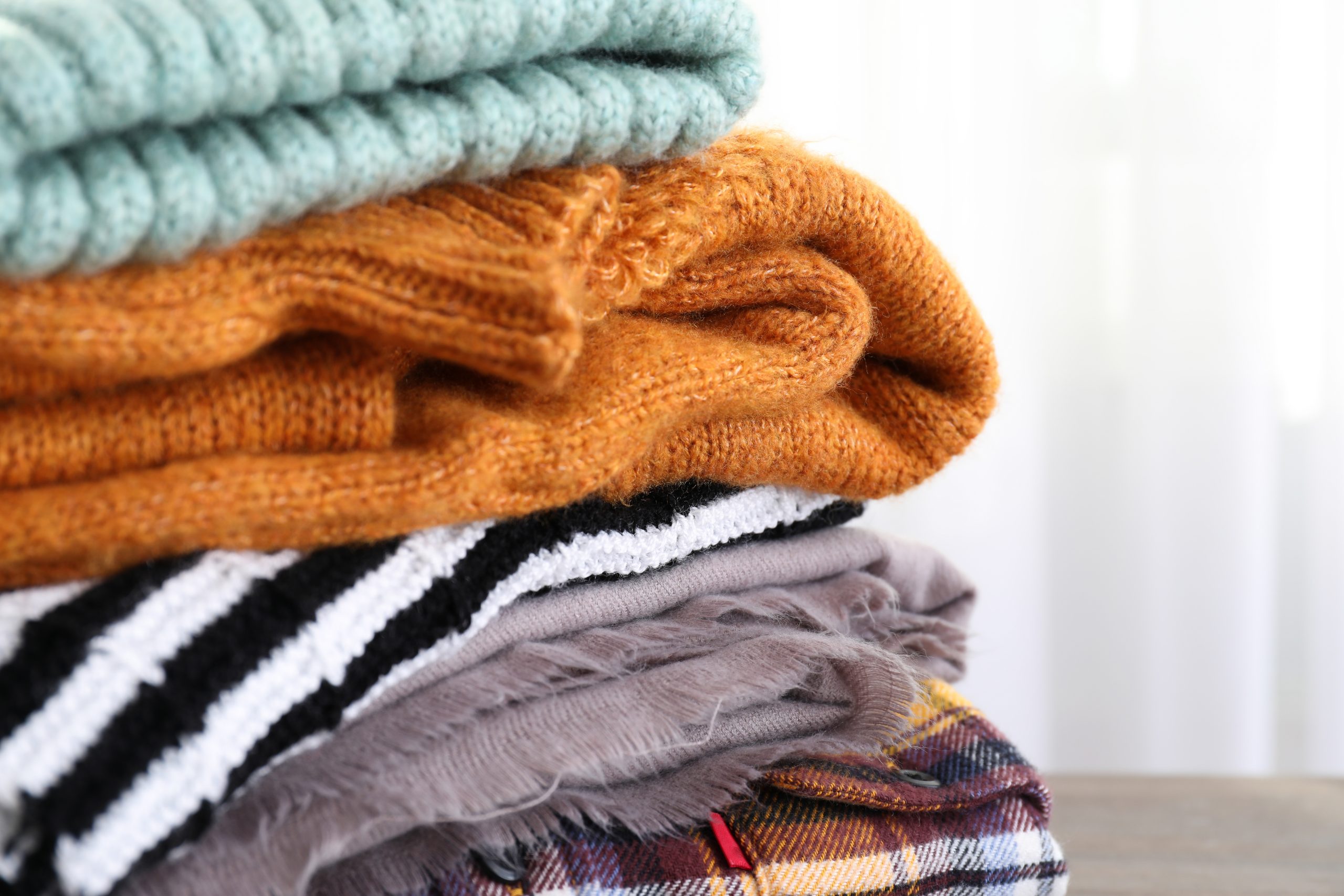 Coperte e indumenti caldi per persone senza dimora, ecco come donare
